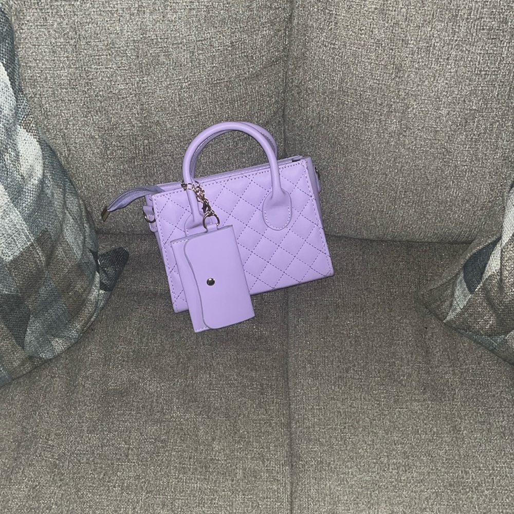 I am saling a purple small handbag never been used comes with the purple strap